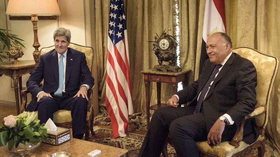 John Kerry v Káhire