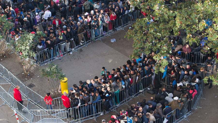 Migranti čakajú na registráciu