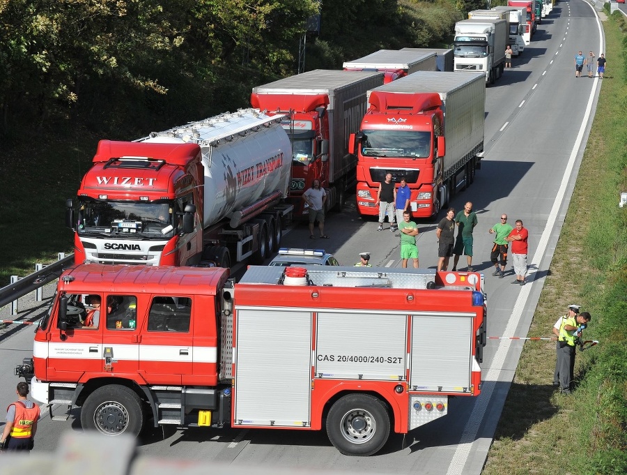 Nákladné auto sa zrazilo