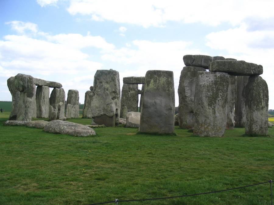 Anglický Stonehenge postavili pred