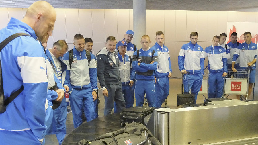 Slovenskí futbaloví reprezentanti čakajú