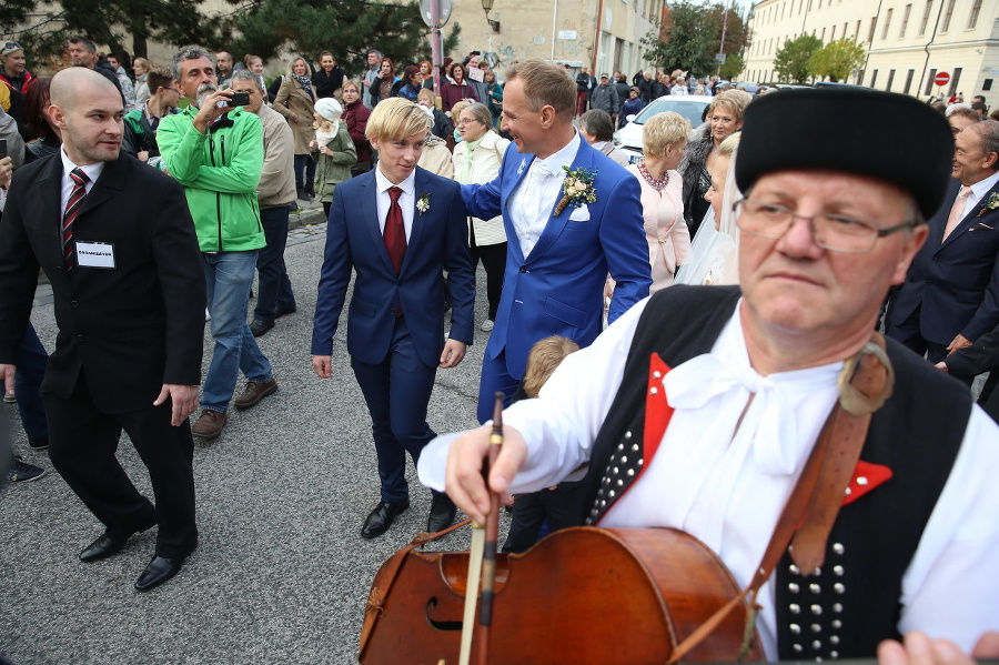 Patrik prišiel na svadbu