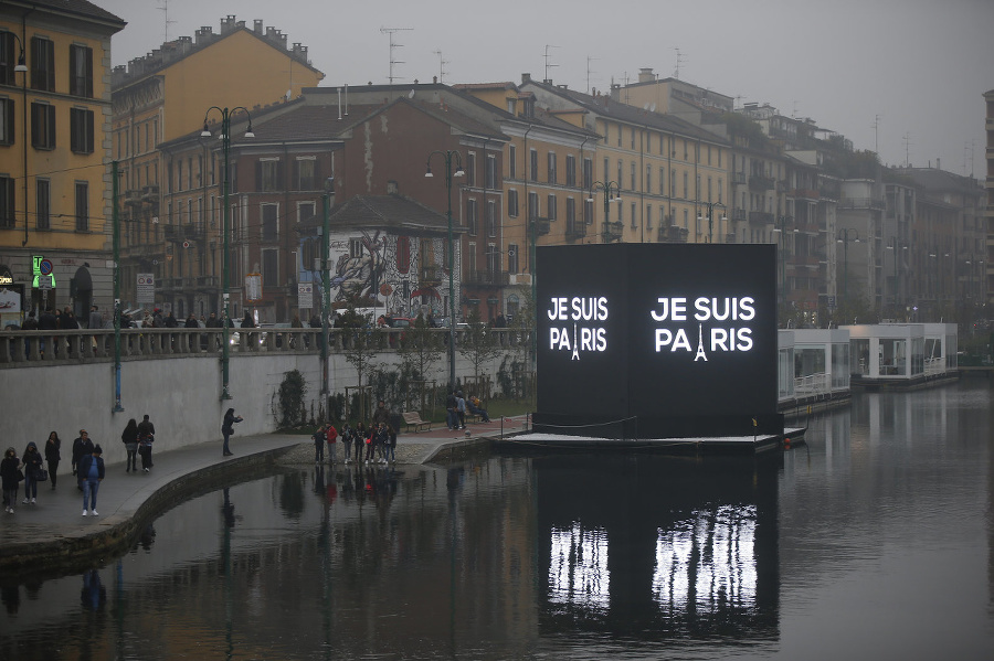 Elektronický bilbord na kanáli