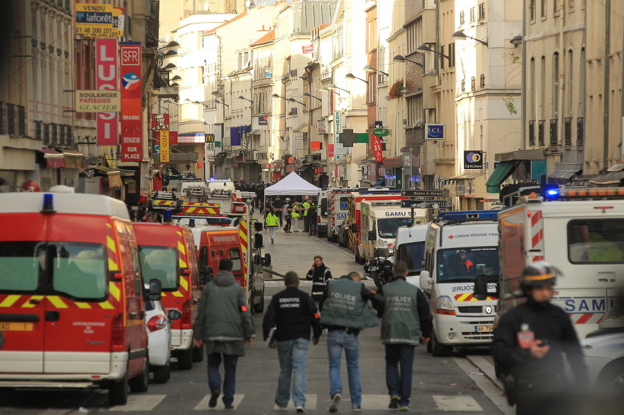 Parížsku štvrť obsadili špeciálni