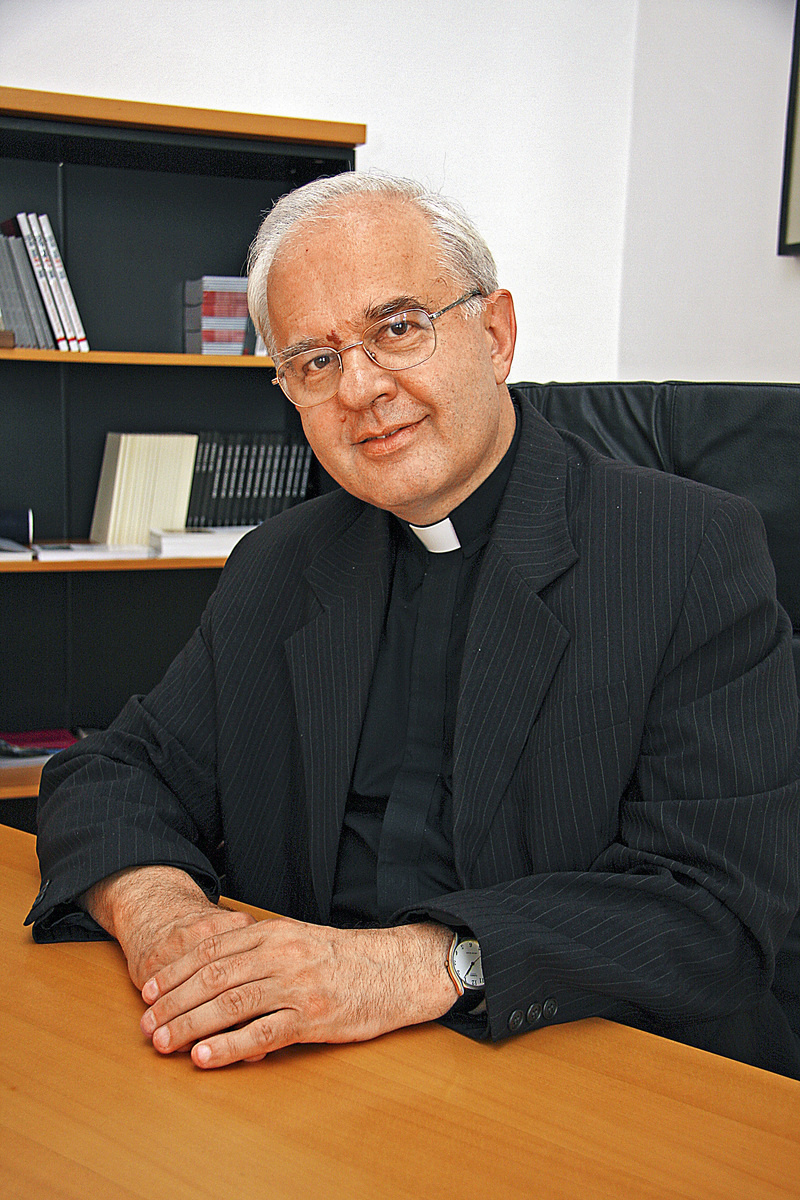 Rektor Tadeusz Zasepa odstúpil