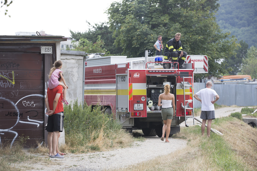 Obyvateľov okolitých domov museli