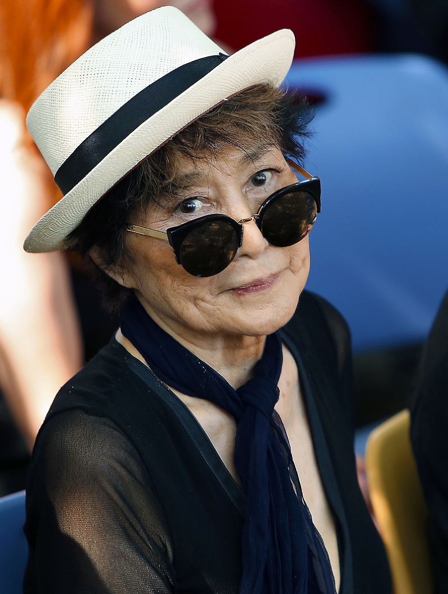 Yoko Ono odkryla intímnosti