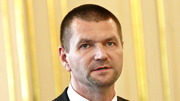 Exminister Štefanov.