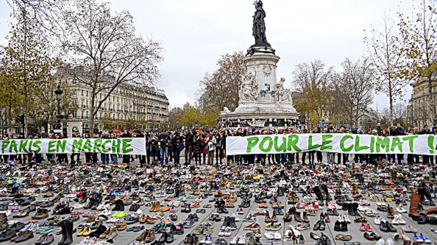 Originálny protest v paríži.