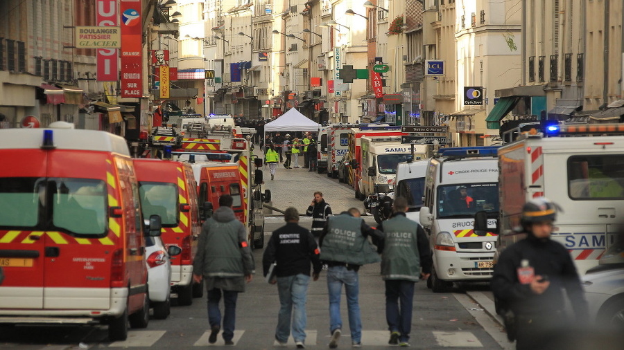 Parížsku štvrť obsadili špeciálni