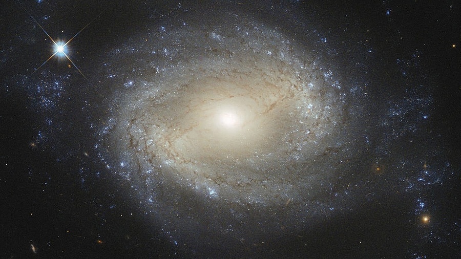 Špirálovitá galaxia NGC 4639.
