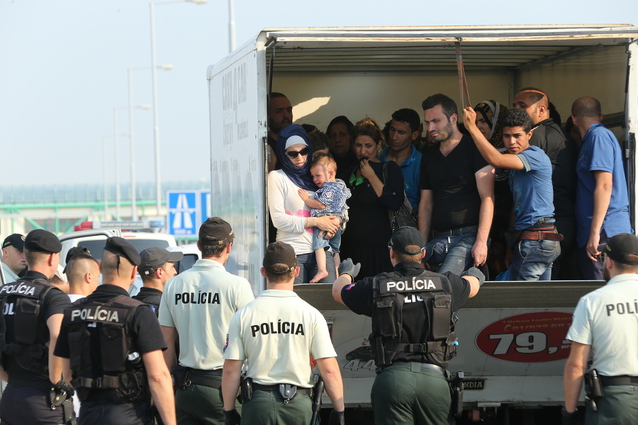Utečenci prechádzajú cez Slovensko