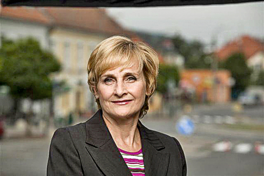 Zuzana Dzivjaková, hlavná kontrolórka