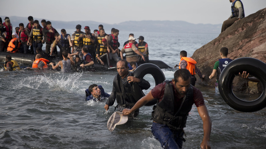 Migranti sa vyloďujú na