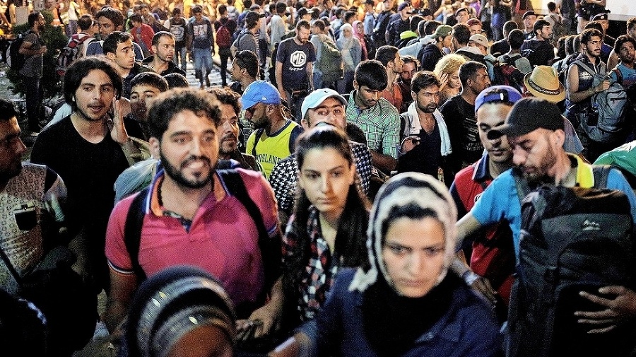 Mnohí utečenci prechádzajú Európou