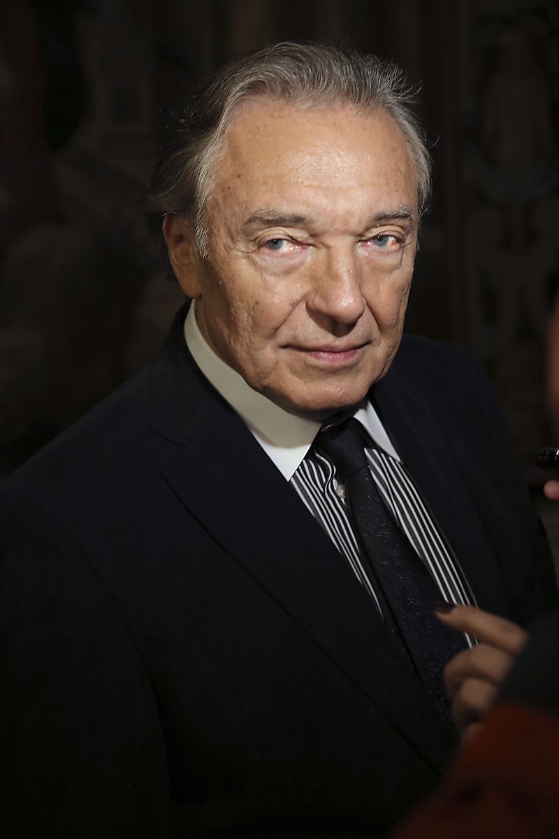 Karel Gott (76).