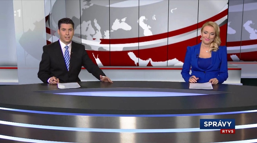Moderátor Ľuboš Hlavena zaskočil kolegyňu Simonu Simanovú v závere popoludňajších správ.