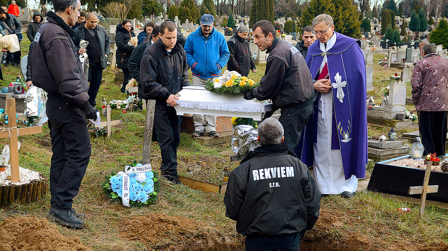 Deniska a Reného pochovali