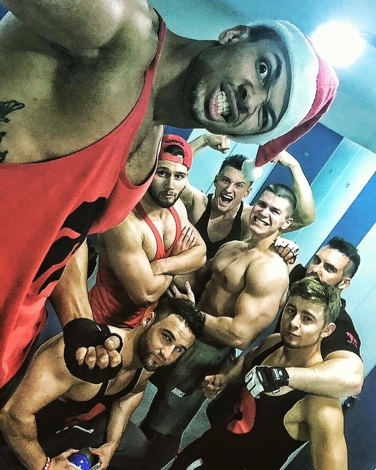 Fitness tím Barbarians na