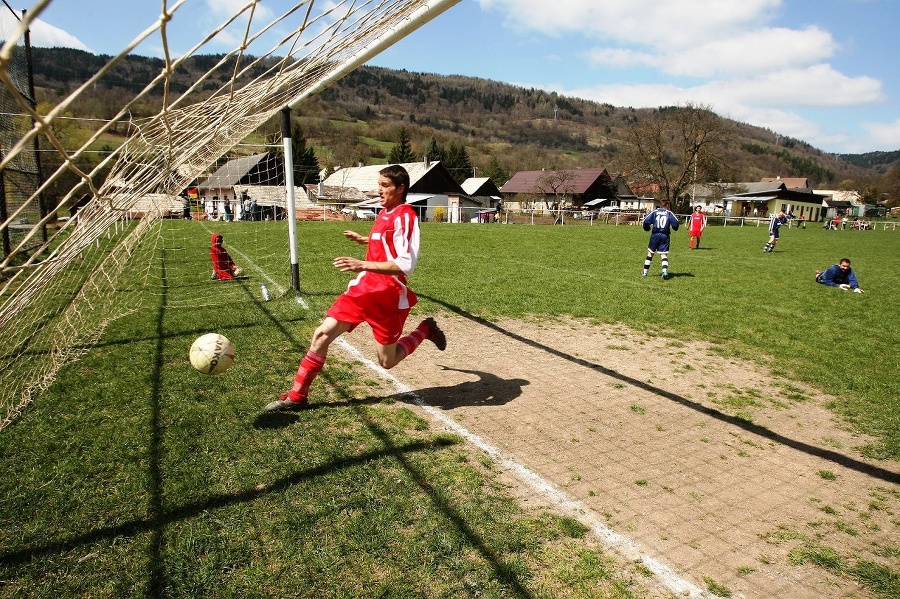 S predposledným Ihráčom vyfasovali výprask 0:7.