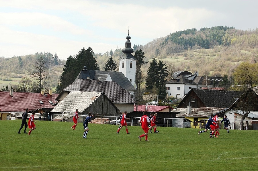 S predposledným Ihráčom vyfasovali výprask 0:7.