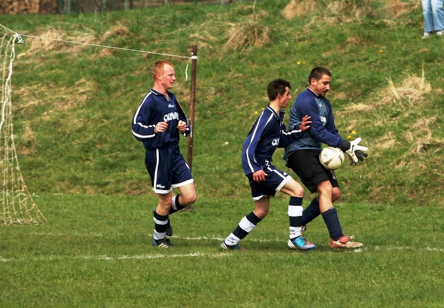 S predposledným Ihráčom vyfasovali výprask 0:7.