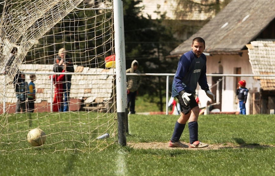 S predposledným Ihráčom vyfasovali výprask 0:7.