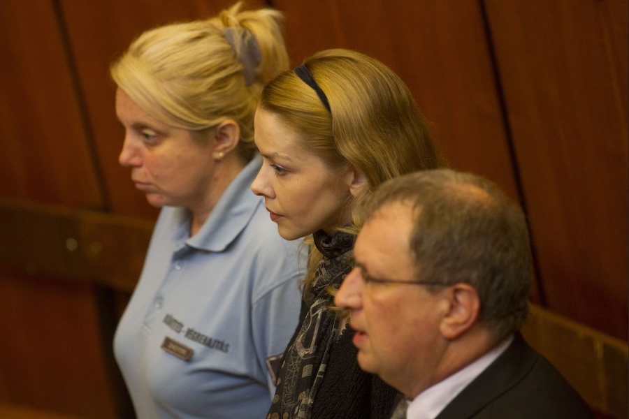 Eva Varholíková Rezešová počas vynesenia rozsudku.
