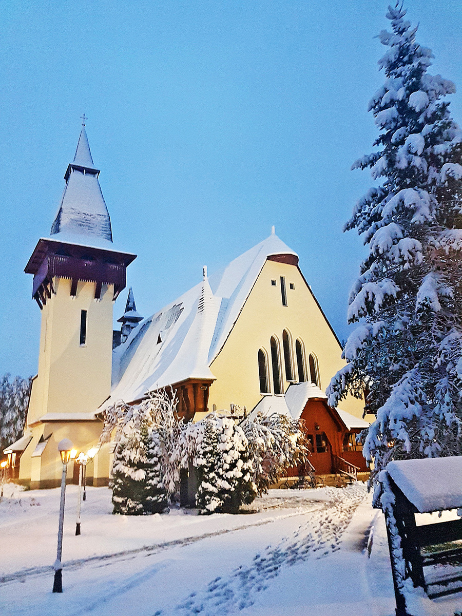 Oravská lesná, 20cm snehu. Obyvatelia sa zobudili do nádherného zasneženého rána.