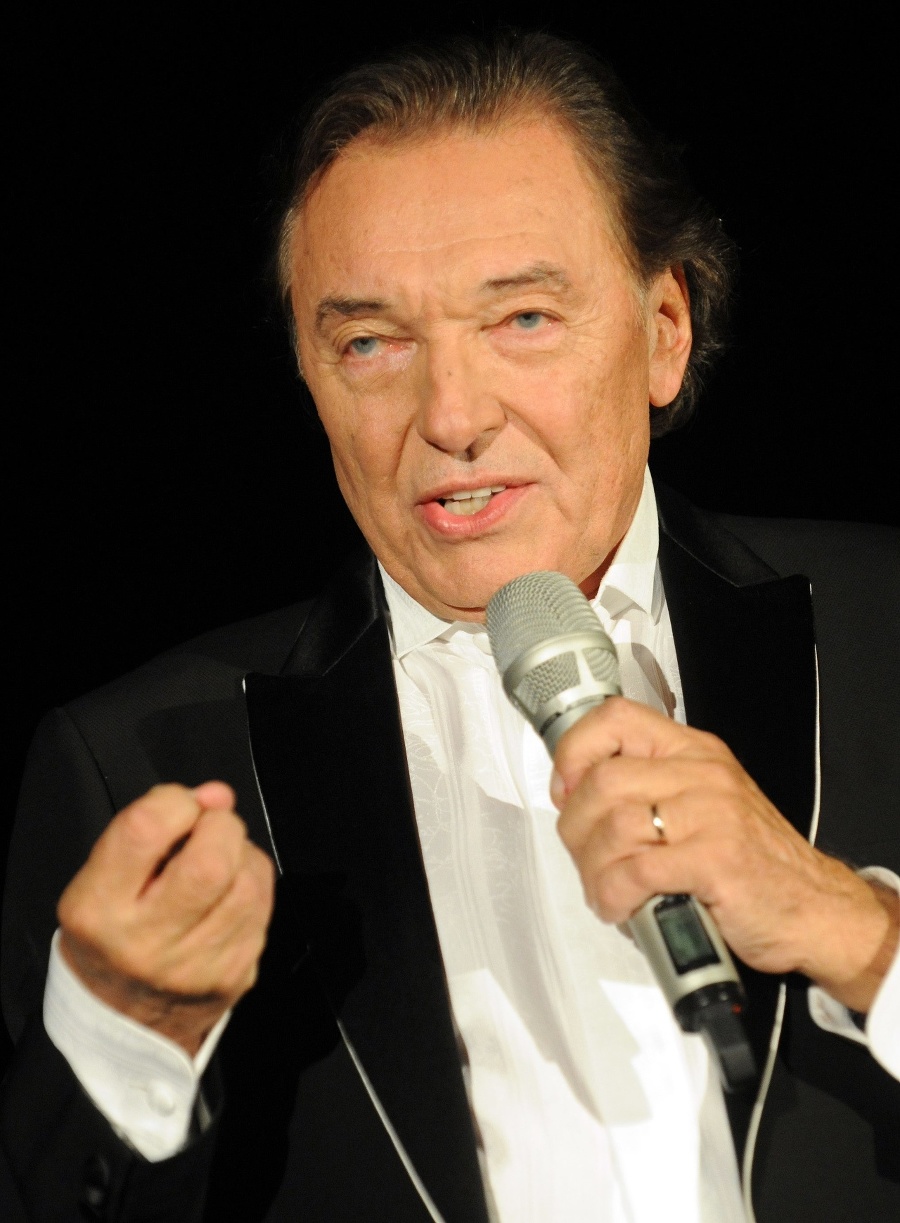 Spevák Karel Gott († 80).