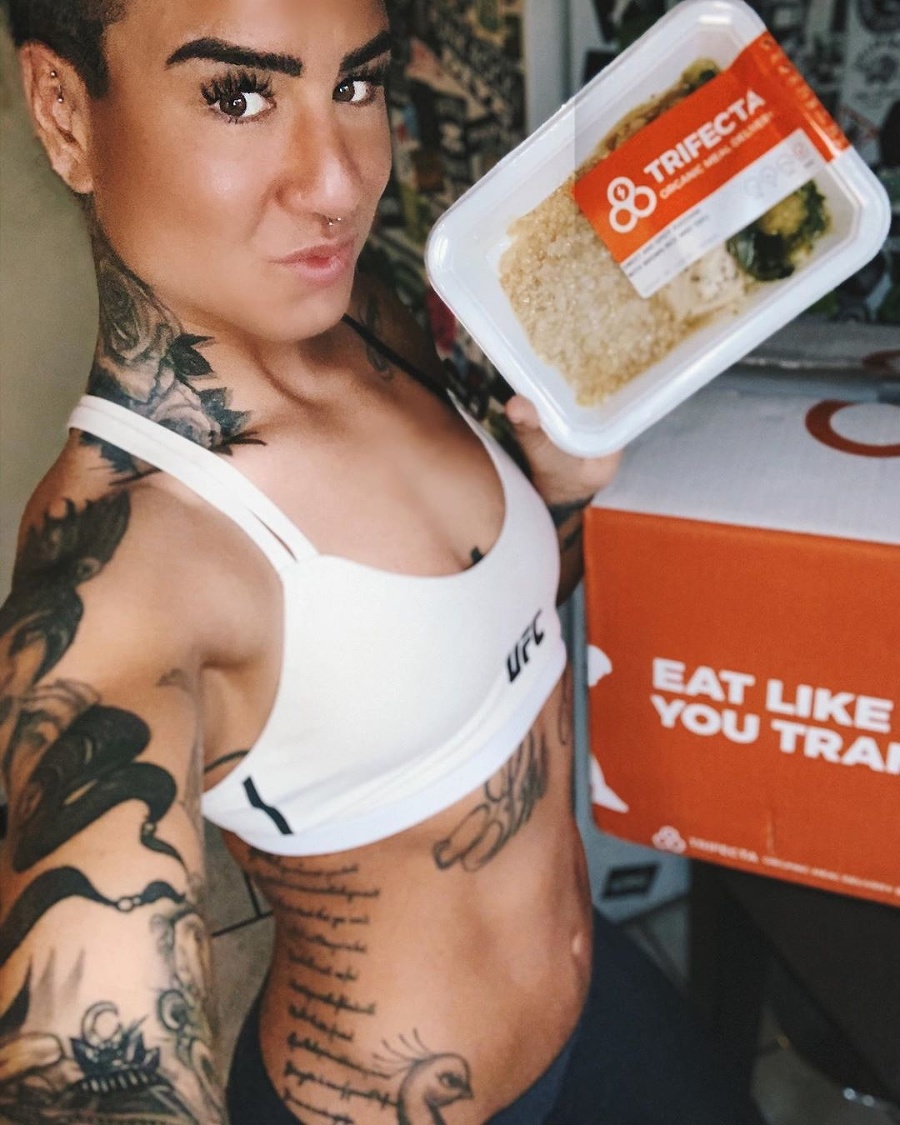 Ashlee Evans-Smith je bojovníčka UFC.