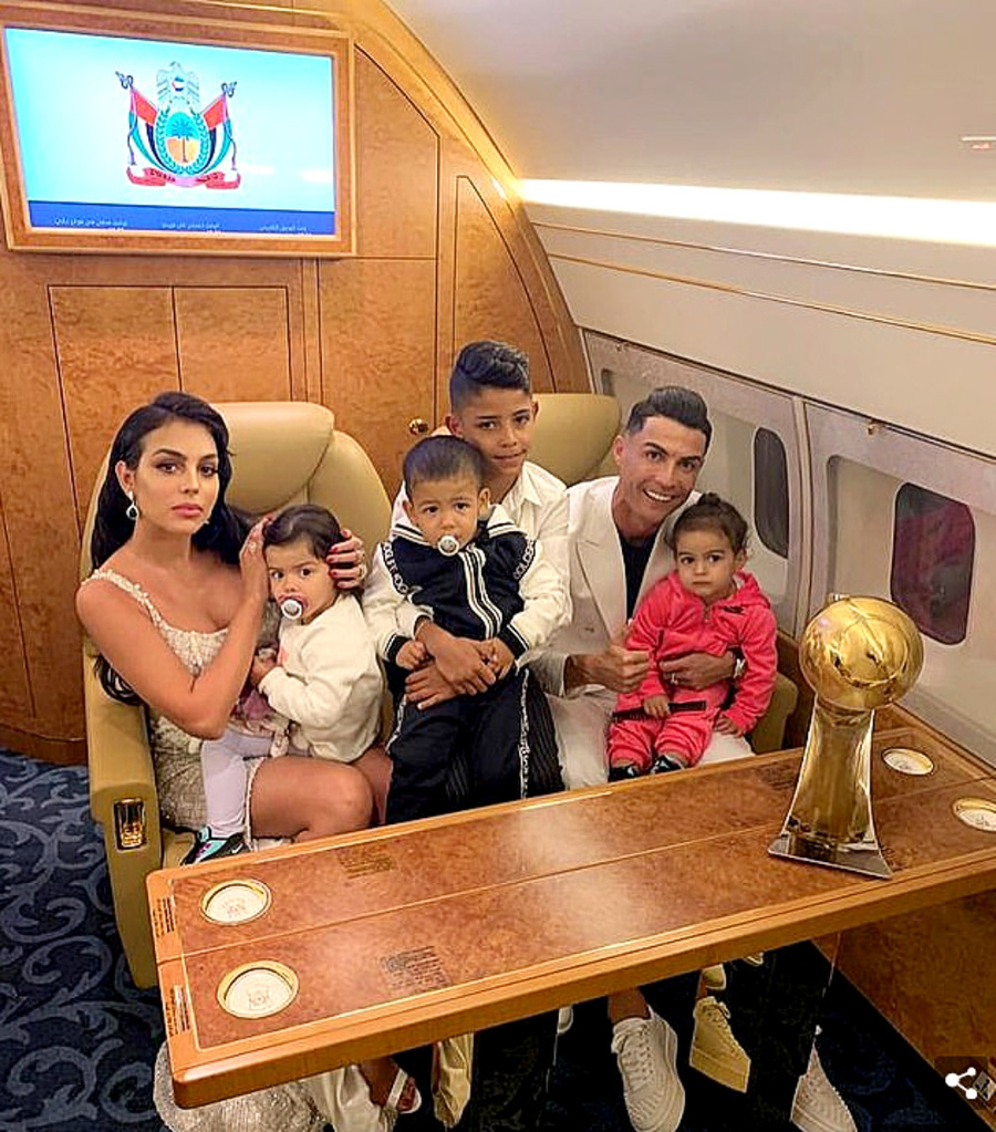 Ronaldo so svojou rodinkou.