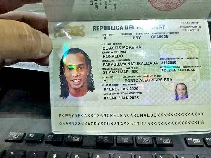 Falošný pas hviezdneho Ronaldinha.