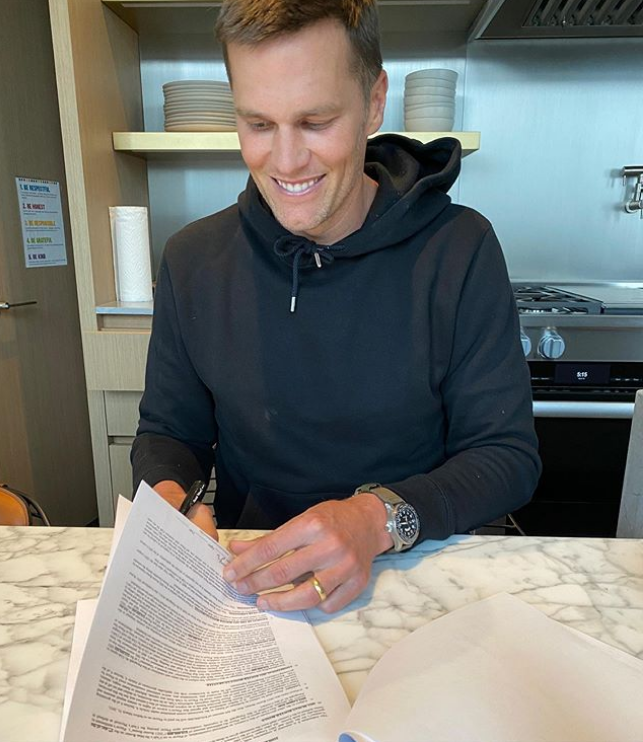 Brady pri podpise zmluvy.