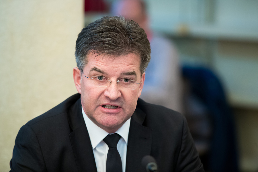Ministra rozzúrili reči Danka o príchode vojsk.