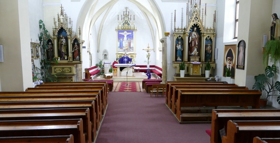 Kostol je počas bohoslužby