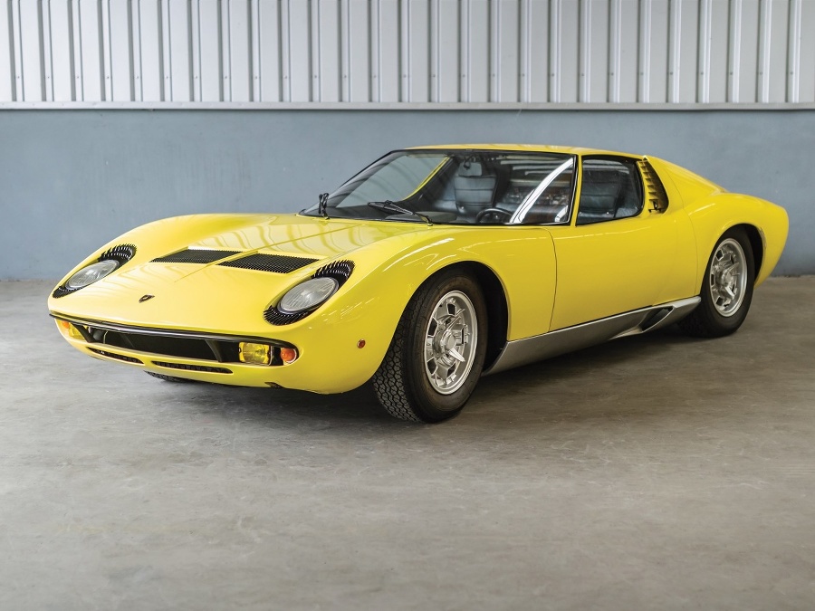 Lamborghini Miura P400.