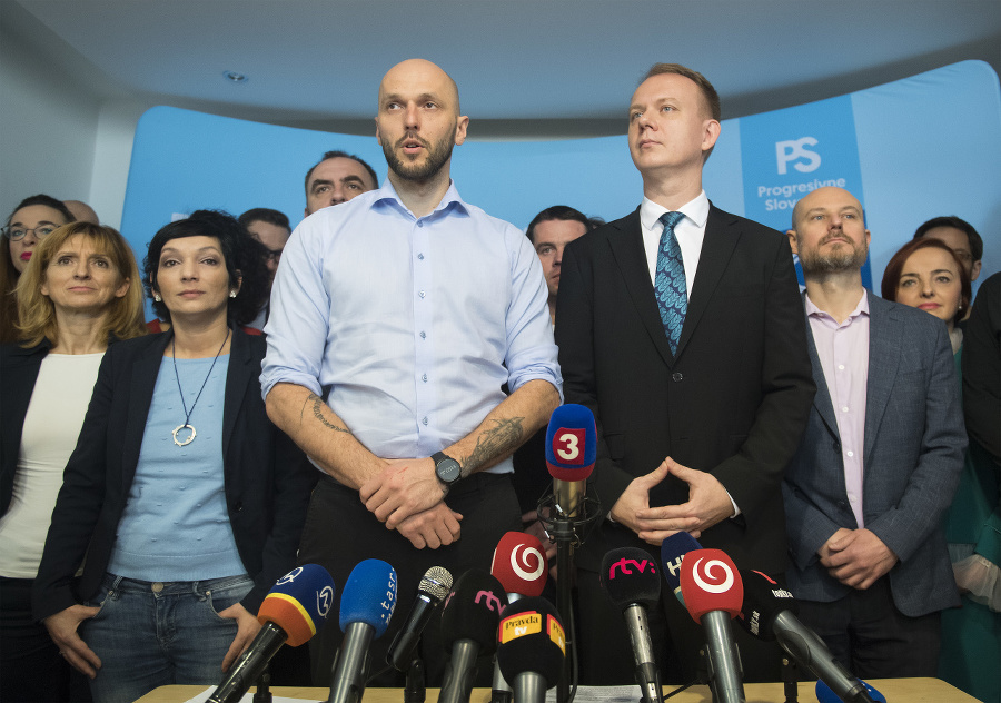 Po neúspechu vo voľbách končia.