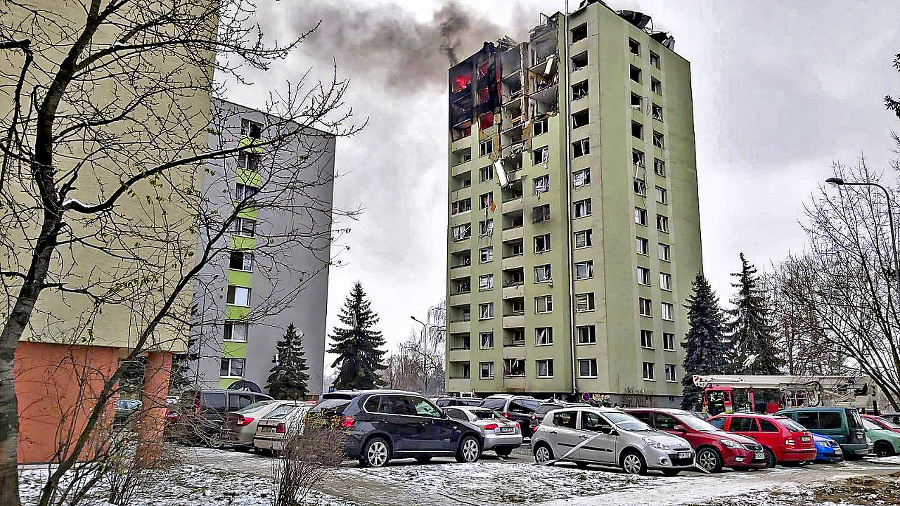 Dom horel niekoľko hodín a postavil do pozoru aj vládne špičky.