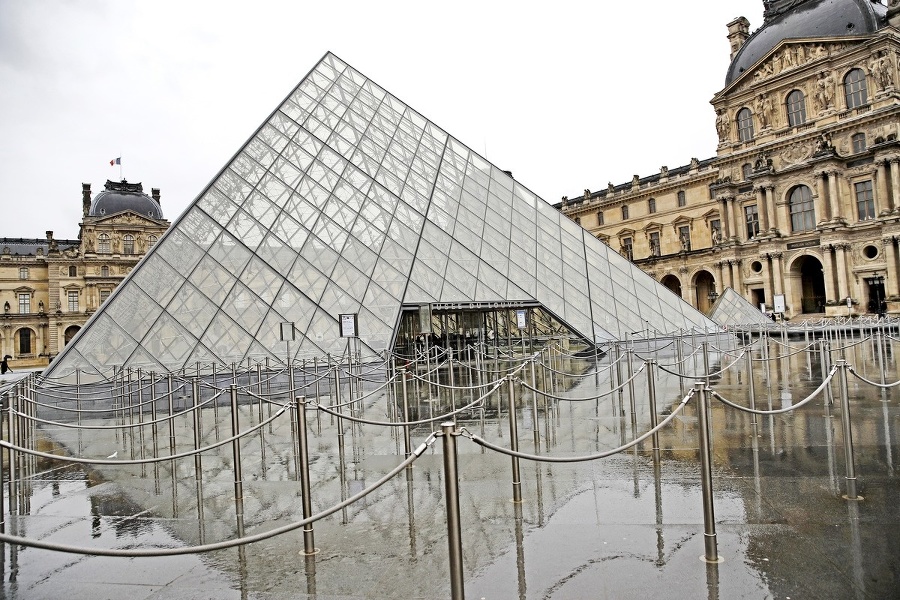 Louvre je zavretý a