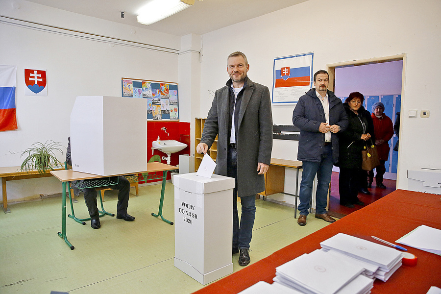 Premiér: Peter Pellegrini volil