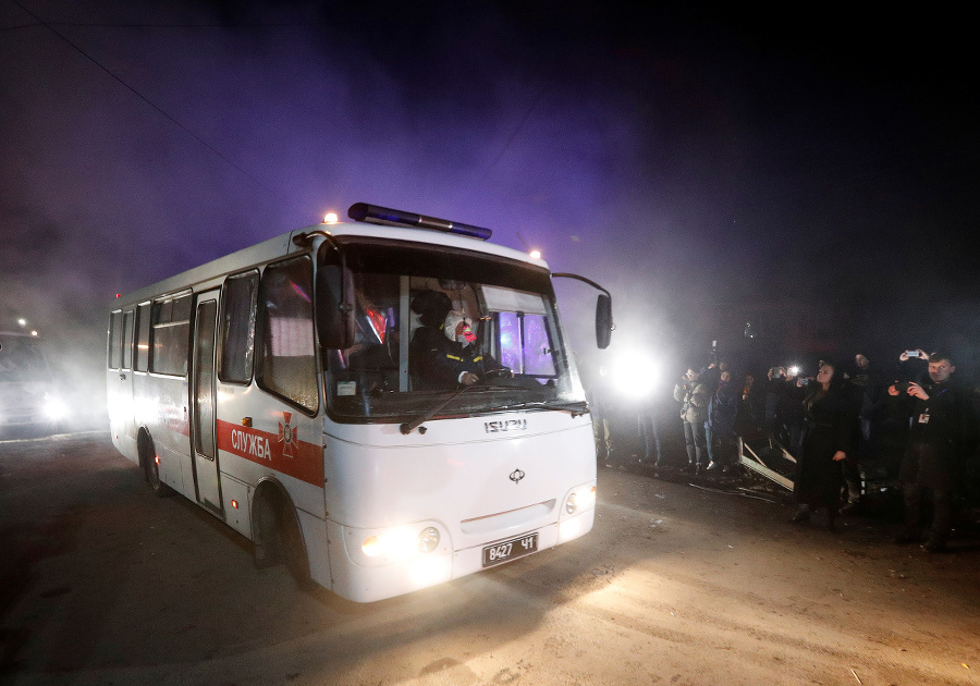 Autobus s evakuovanými Ukrajincami