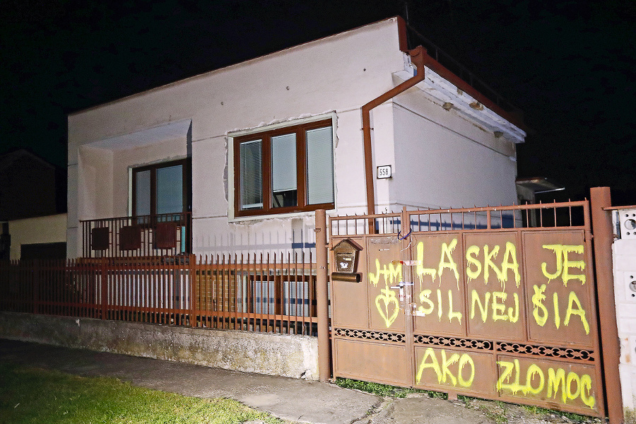 V tomto dome prišli o život Ján aj Martina.