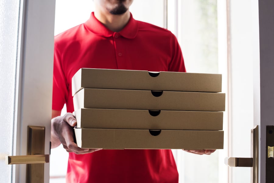 Man delivery pizza to