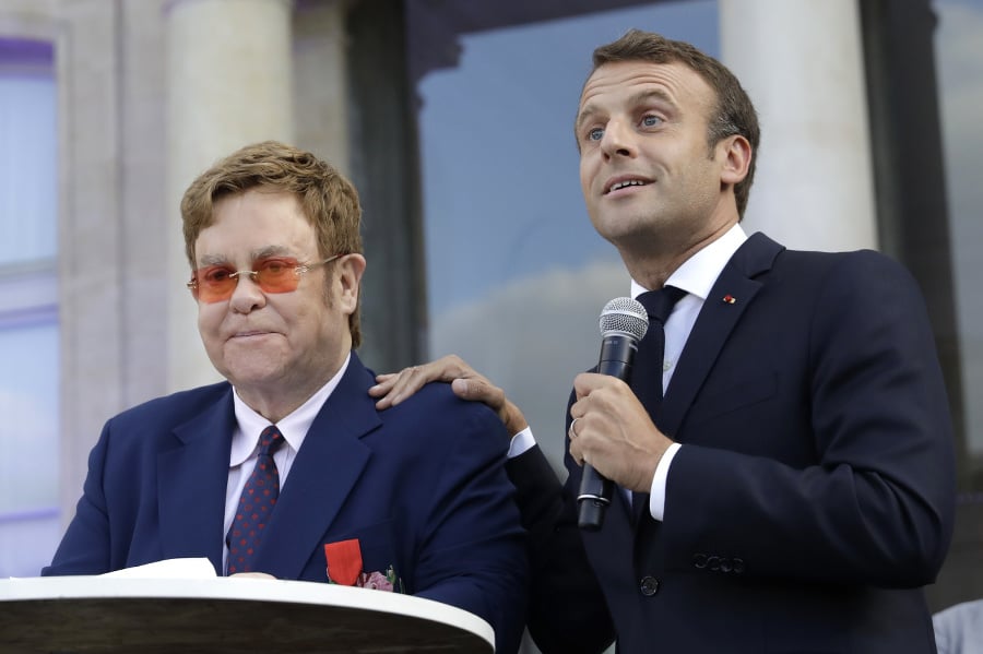 Elton John s francúzskym