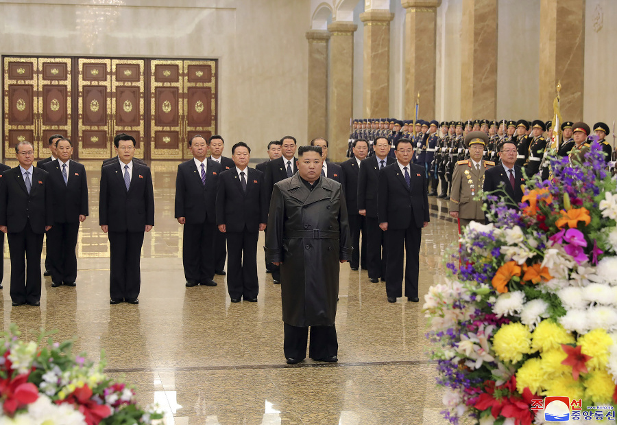 Kim Čong-Un navštívil mauzóleum