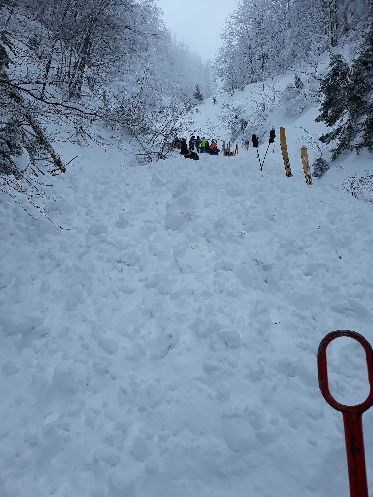 Smrteľná nehoda skialpinistu po páde lavíny.