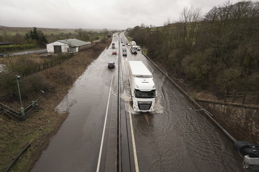 Zaplavená cesta v Anglicku.
