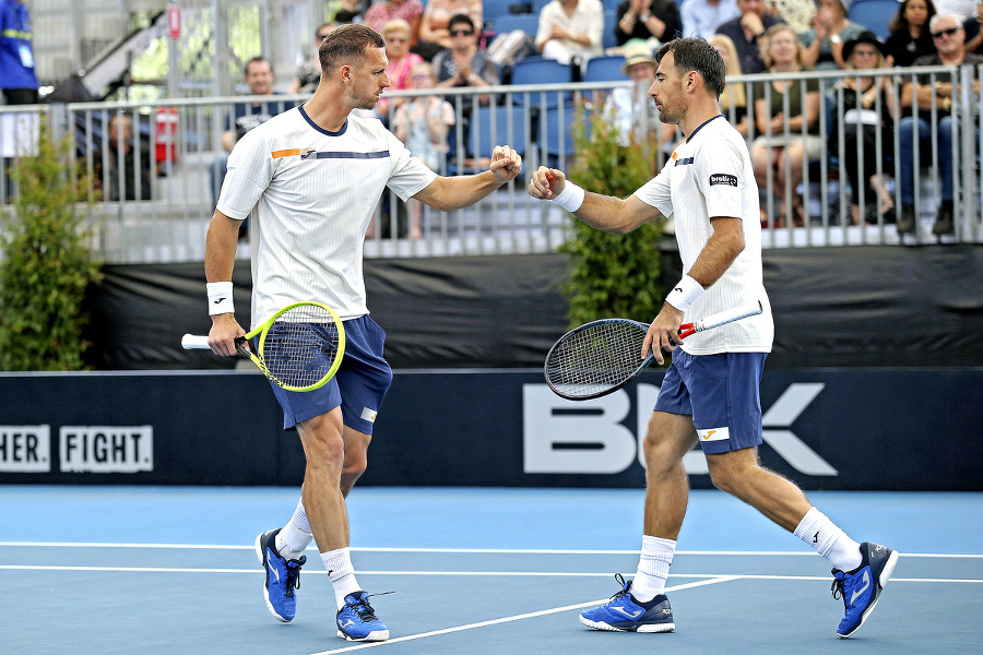 Filip Polášek a Ivan Dodig sú len zápas k vyrovnaniu minuloročného maxima na Australian Open.
