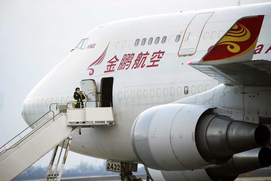 Posádka čínskeho lietadla, ktoré